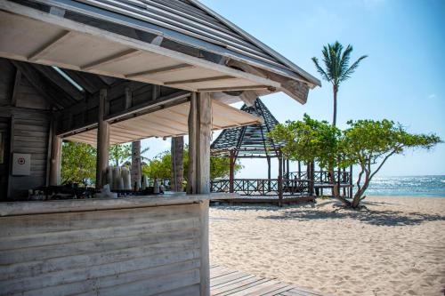 a bar on the beach with a view of the ocean at Grand Riviera Princess - All Inclusive in Playa del Carmen