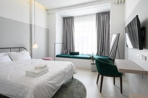 Кровать или кровати в номере Our Nomad Boutique Hostel