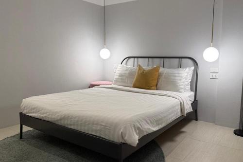 Кровать или кровати в номере Our Nomad Boutique Hostel