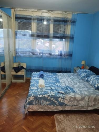 a bedroom with a bed and a window at Apartman Krstic in Jagodina