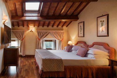 Villa Michelangelo Vicenza – Starhotels Collezioneにあるベッド