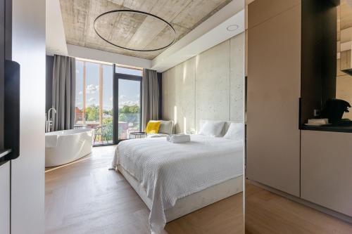 Katil atau katil-katil dalam bilik di Luxury Honey Moon Apartments with Free Underground Parking