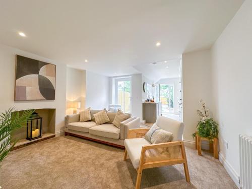 a living room with a couch and a fireplace at Modern Canterbury 3 Bedroom Townhouse - Pets Welcome & Free Parking in Canterbury