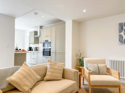 a living room with a couch and two chairs at Modern Canterbury 3 Bedroom Townhouse - Pets Welcome & Free Parking in Canterbury