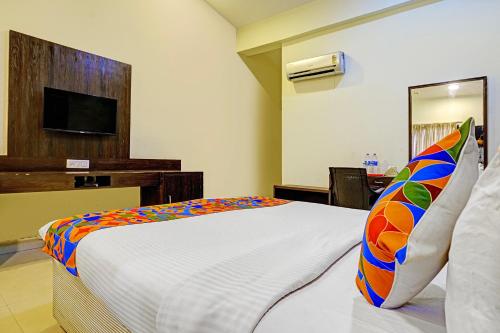 Voodi või voodid majutusasutuse FabExpress Balaji Resort toas