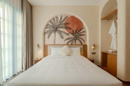 Ένα ή περισσότερα κρεβάτια σε δωμάτιο στο Ha Long 6BRS Beach Villa With Pool, Jacuzzi and Sauna