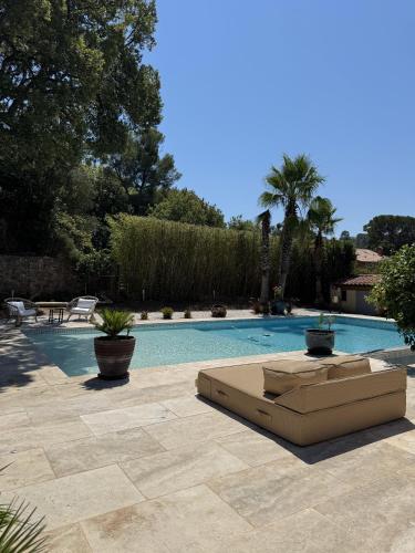 a swimming pool with a couch in front of it at Le Rêve Ocre in Toulon