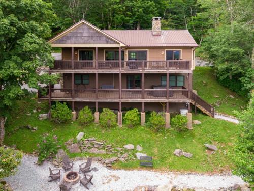an aerial view of a large wooden house at Starlight Ridge in Seven Devils