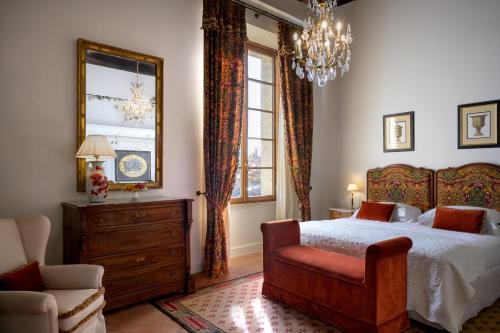 Postel nebo postele na pokoji v ubytování Grand Hotel Continental Siena - Starhotels Collezione