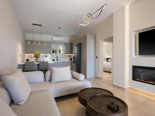 Un lugar para sentarse en Kymélia Luxury Residences With Sea View