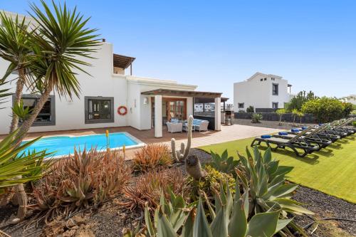 Villa Zafiro 17 by Escape Home