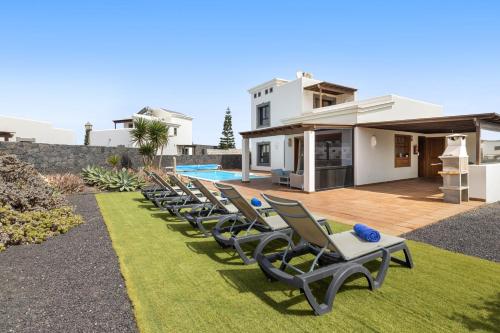 Villa Zafiro 17 by Escape Home