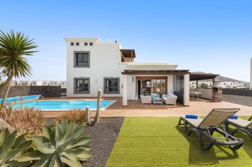 Villa Zafiro 17 by Escape Home
