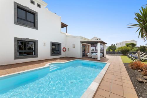 Villa Zafiro 17 by Escape Home