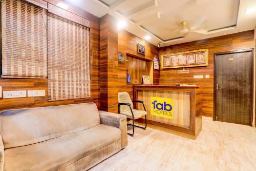 Un lugar para sentarse en FabHotel Karuna Regent