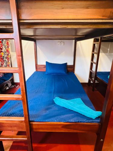 Trinco Bay Dive Hostelにあるベッド
