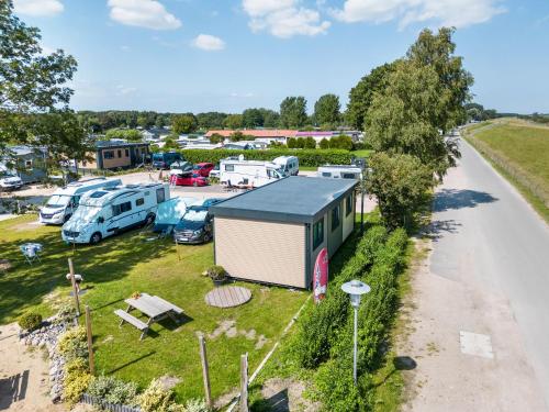 an aerial view of a campground with vehicles parked at Surfbrett 1 - Zimmer mit Deichblick in Dahme