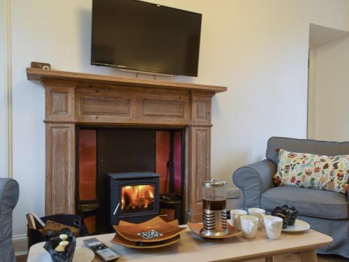 Ruang duduk di Coachman's Cottage