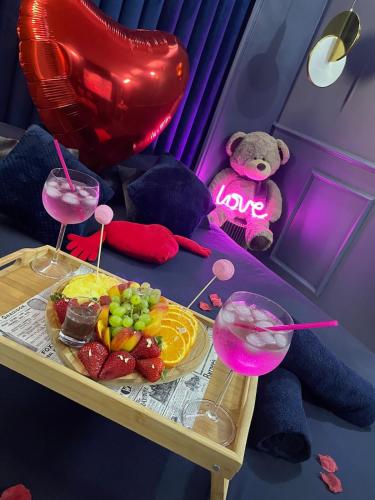 a table with a tray of food and a heart balloon at Love Room 85 in Kortrijk