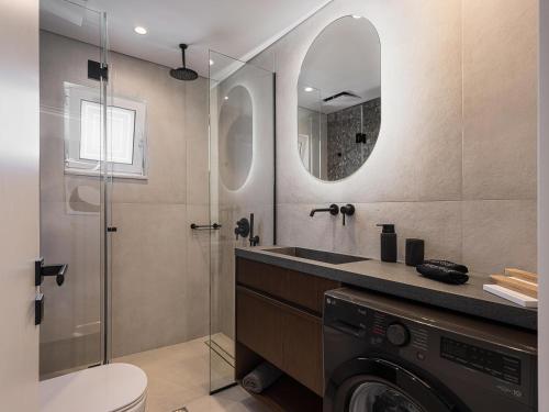 Un baño de Kymélia Luxury Residences With Sea View