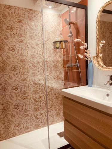 Salle de bains dans l'établissement Le mazet des amours