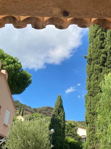 Vue générale sur la montagne ou vue sur la montagne depuis la maison de vacances