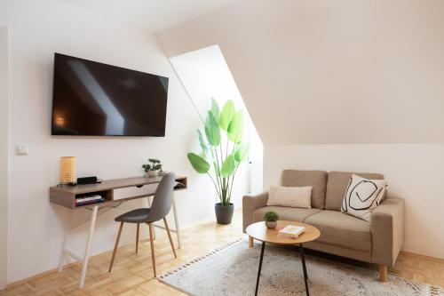 Altstadt Suite Jakominiplatz - 2BR, Lift & Free Parking by HERO HOMES Graz