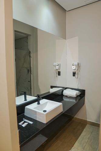 Ένα μπάνιο στο STILLUS - Hotel e Motel