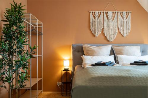 Desert Dune - Historic City Center with Free Parking by HERO HOMES