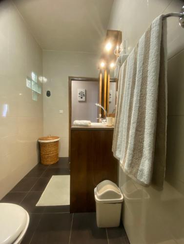 Vannituba majutusasutuses Design Home