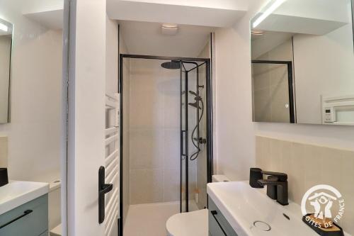 Vonios kambarys apgyvendinimo įstaigoje Villa beaufeuillage