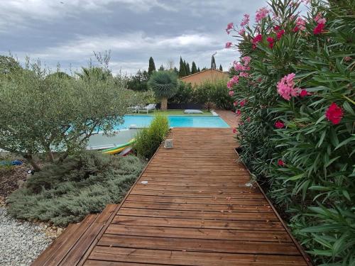 Swimmingpoolen hos eller tæt på Appartement cozy