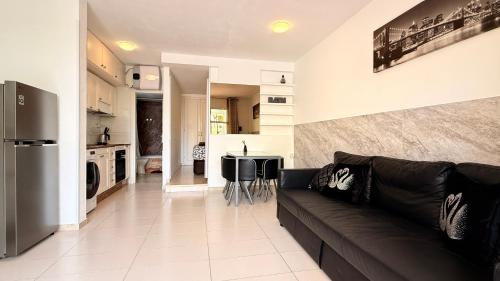 Las Americas Pool & Private Patio Apartment 7