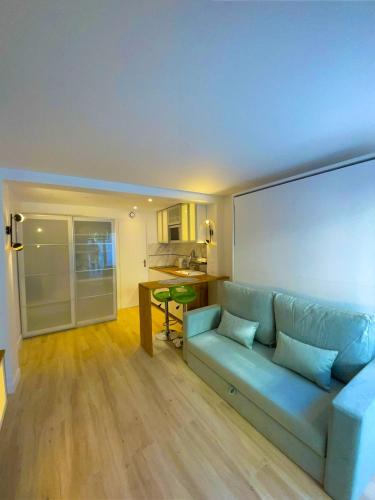 Studio spacieux avec terrasse privée, clim et parking payants