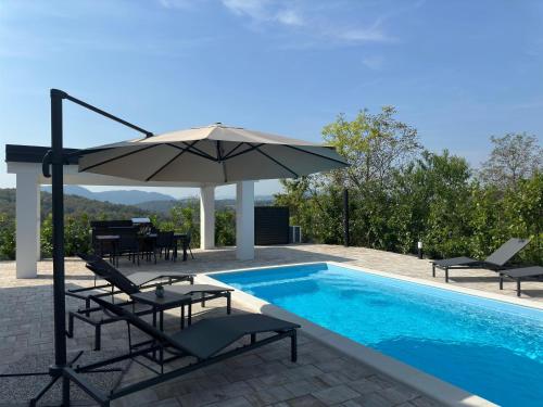 Bazén v ubytování Holiday home AURORA - sauna pool nebo v jeho okolí