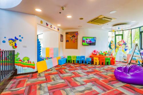 Dětský klub v ubytování Holiday Inn Resort Phuket Surin Beach by IHG