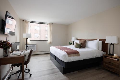 Ένα ή περισσότερα κρεβάτια σε δωμάτιο στο The Andrew Hotel