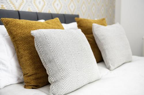 Postel nebo postele na pokoji v ubytování Devon Hot Tub Retreat