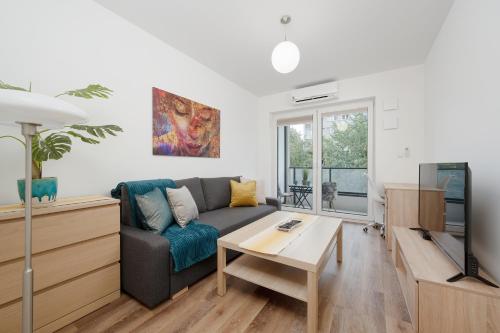 Apartment Legnicka Wroclaw with PARKING by Noclegi Renters