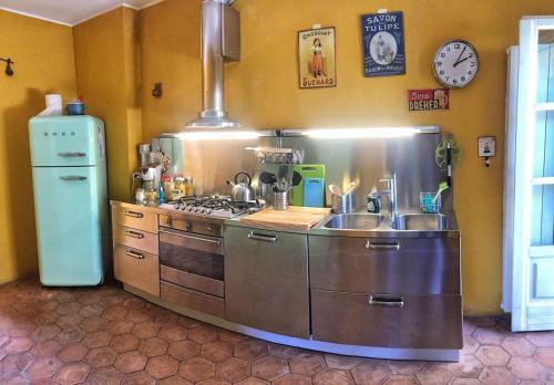 a kitchen with a sink and a refrigerator at Villa Le Giare in Vignone