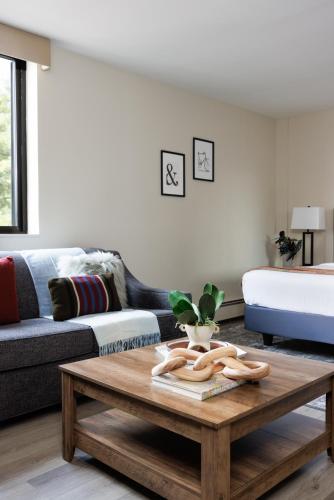 Ένα ή περισσότερα κρεβάτια σε δωμάτιο στο The Andrew Hotel