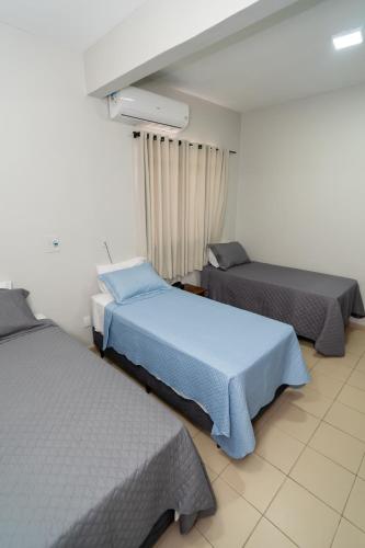 Кровать или кровати в номере Bandeirantes Hotel