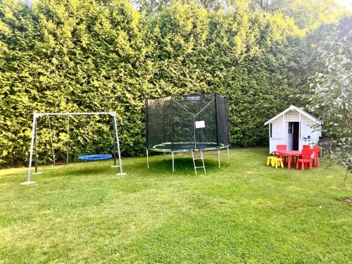 a backyard with a trampoline and a table and a house at Lumobile in Gryfice
