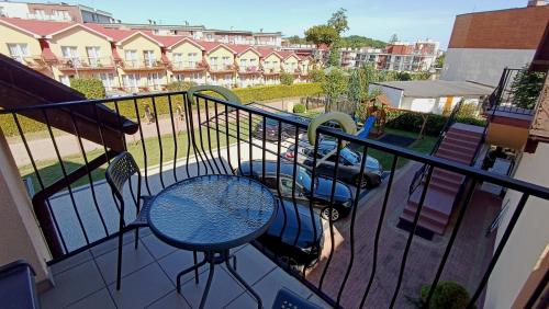 Un balcón o terraza en Delfin -przy plaży, widok na morze