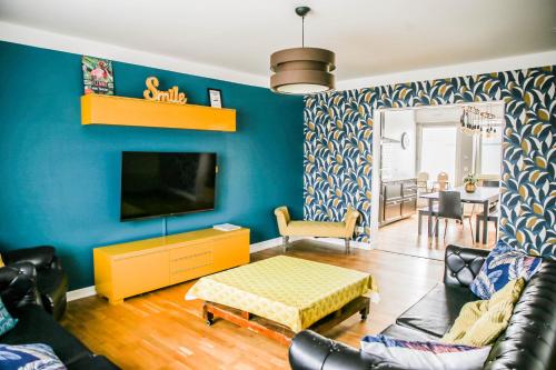 TV a/nebo společenská místnost v ubytování Grand Logement Cosy Résidence des Romains