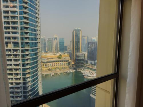 Luxury 1BR - Marina View, Walk to JBR Beach, Pools & Gym