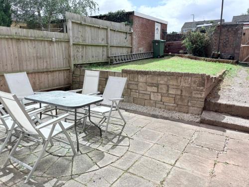 Hillrise - 3 bedroom house with garden photo 4