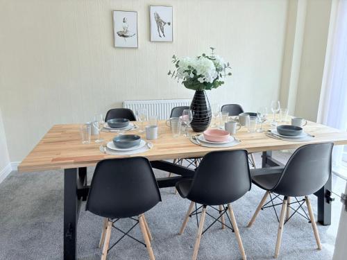 Hillrise - 3 bedroom house with garden photo 8