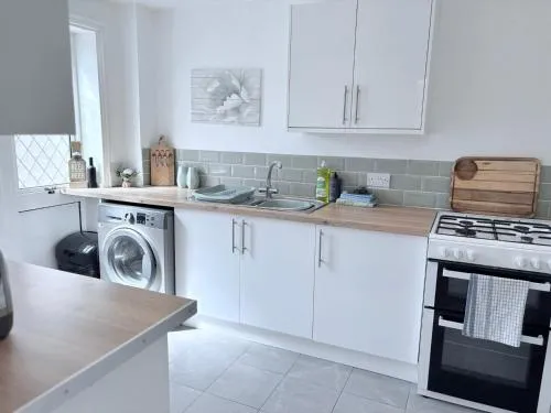 Hillrise - 3 bedroom house with garden photo 1