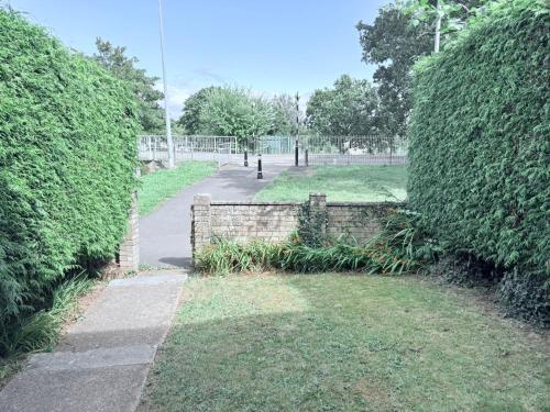 Hillrise - 3 bedroom house with garden photo 9